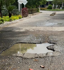 Hueco frente a Compensar La Colina

