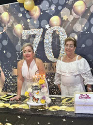 Hermanas Carvajas - Foto alega