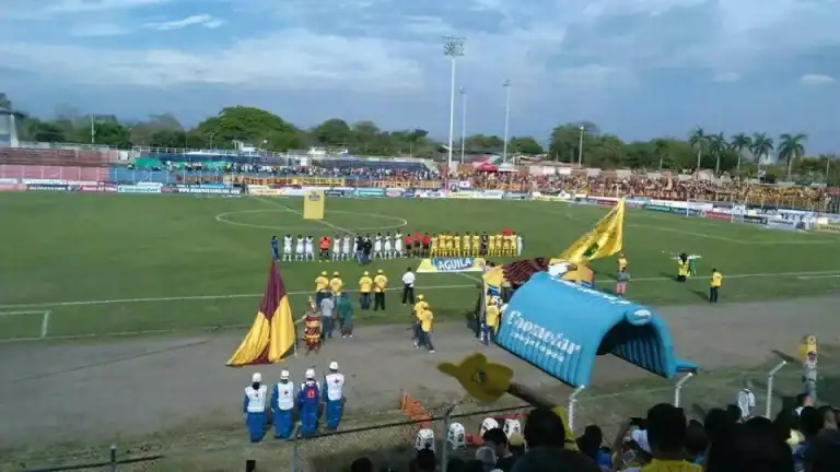 Otro elefante blanco - Estadio Girardot