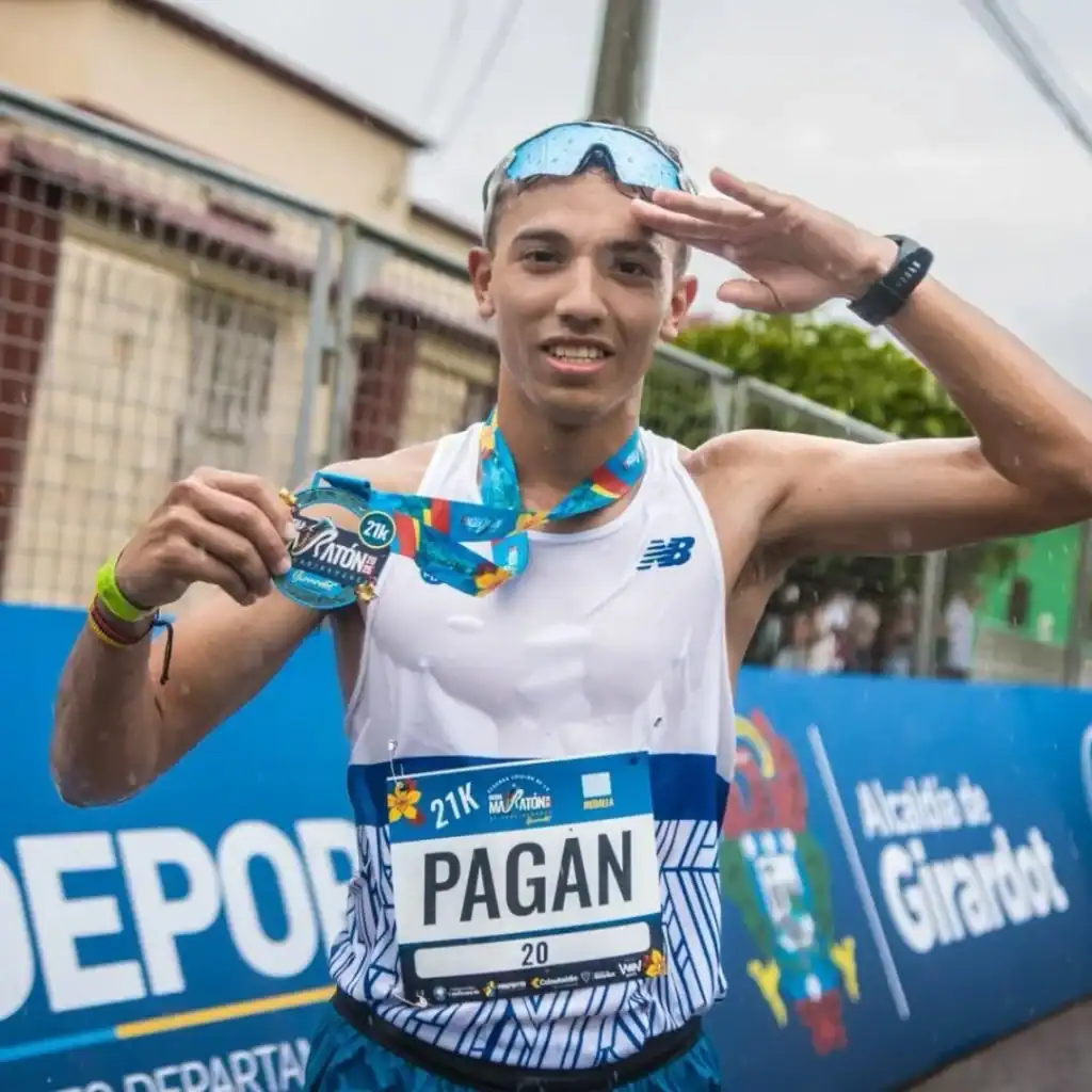 Héctor Pagán, ganador del 21K masculino en la Media Maratón de Cundinamarca celebrada en Girardot 2025.