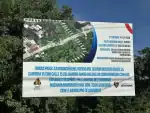 Valla de las obras de mitigación del riesgo del puente de Santa Helena en Girardot, donde se anuncia una inversión superior a 2.326 millones de pesos.