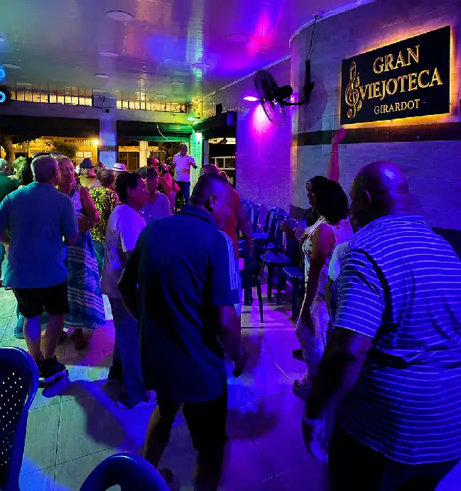 Fiesta en la Gran Viejoteca Girardot